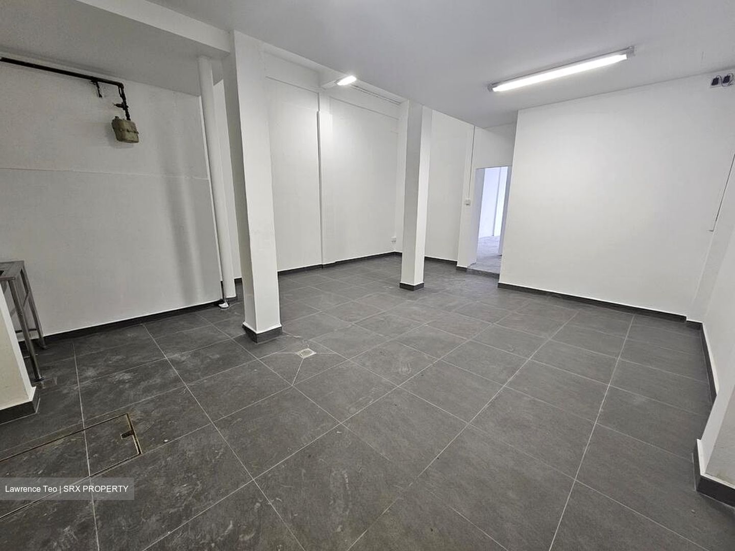 Race Course Road (D8), Retail #515200391